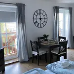 Prywatne Z Widokiem Na Port Lub Zamek Krzyzacki *